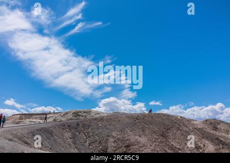 Zabriskie Point è un'iconica vista della Valle della morte e un luogo preferito per ammirare l'alba e il tramonto. Foto Stock