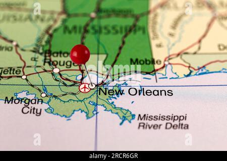 Mappa di New Orleans. Mappa delle spille di New Orleans. Primo piano della mappa di New Orleans con spillo rosso. Mappa con punto rosso di New Orleans negli Stati Uniti. Louisiana. Foto Stock