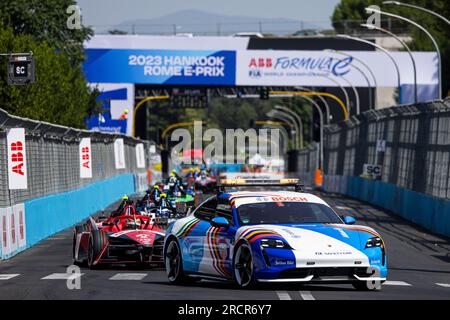 Roma, Italia. 16 luglio 2023. Safety Car in occasione dell'ePrix di Roma Hankook 2023, 10° incontro del Campionato Mondiale di Formula e ABB FIA 2022-23, sul circuito cittadino dell'EUR dal 14 al 16 luglio 2023 a Roma, Italia - foto Julien Delfosse/DPPI Credit: DPPI Media/Alamy Live News Foto Stock