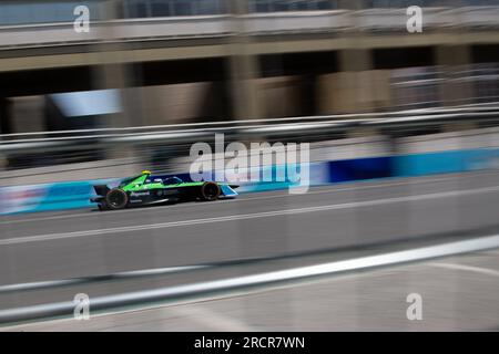 Roma, Italia 16 luglio 2023 – Formula e Hankook Roma e-Prix, sessione di qualificazione. Nick Cassidy (37) (NZL) immagina Racing Team in azione su pista. Foto: Fabio Pagani/Alamy Live News Foto Stock