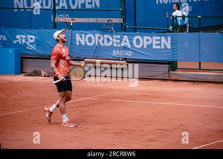 Båstad, Svezia. 07 16 2023. Enzo Couacaud contro Andrea Collarini primo turno di qualificazione. Enzo Couacaud ha vinto. Daniel Bengtsson / Alamy News Foto Stock