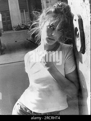 JANE BIRKIN (14 dicembre 1946 - 16 luglio 2023) l'attore e cantante che ha reso la Francia la sua casa e ha affascinato il paese con la sua grazia inglese, lo stile naturale e l'attivismo sociale, è morta all'età di 76 anni. La star londinese e icona della moda era nota per la sua relazione musicale e romantica con la cantante francese Serge Gainsbourg. FOTO SCATTATA SU: JANE BIRKIN, circa metà degli anni '1960 (Immagine di credito: © Globe Photos/ZUMA Wire) SOLO USO EDITORIALE! Non per USO commerciale! Foto Stock