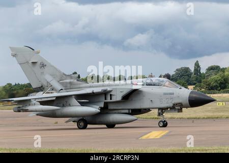 Italian Air Force A-200A Tornado's arriva il Fairford International Air Tattoo del 2023 Foto Stock