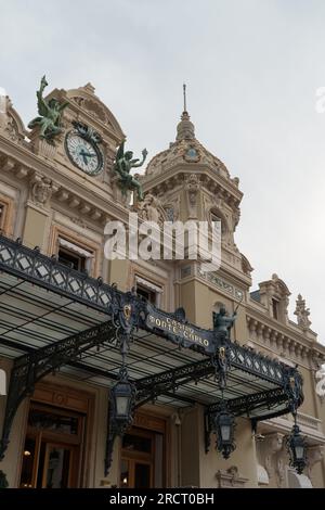 MONTE CARLO, MONACO - 9 marzo 2023: Ingresso principale del famoso casinò di Monte Carlo, Monaco, edoitoriale illustrativo Foto Stock