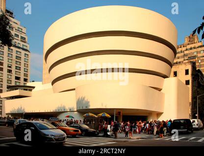 Guggenheim Museum, Manhattan, New York, Stati Uniti Foto Stock