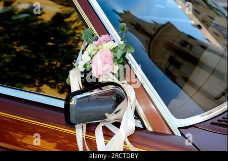 auto, bello, bellezza, marrone, auto, celebrazione, cerimonia, giorno, arredamento, decorato, decorazione, eleganza, costoso, floreale, fiore, felice, vacanza, Foto Stock