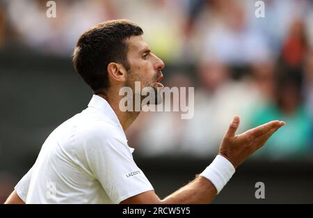 Londra, Gran Bretagna. 16 luglio 2023. Novak Djokovic reagisce durante l'incontro finale tra la Serbia Novak Djokovic e la spagnola Carlos Alcaraz al Wimbledon Tennis Championships di Londra, il 16 luglio 2023. Crediti: Li Ying/Xinhua/Alamy Live News Foto Stock