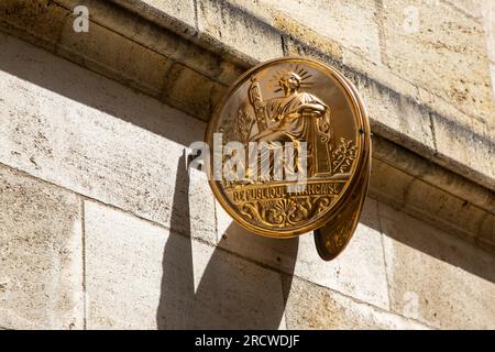 Bordeaux , Aquitania Francia - 07 15 2023 : targa d'oro Notaire segno francese testo e logo notaio edificio per uffici facciata del muro d'ingresso Foto Stock