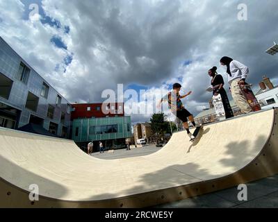 Gli skateboarder hanno organizzato la giornata di skatepal in gillet Square dalston hackney londra 16 luglio 2023 inghilterra Regno Unito Foto Stock