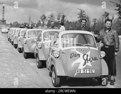 Trasporti / trasporti, auto, BMW 300 Isetta, veicoli della rivista Stern, Berlino, 1955 / 1956, ULTERIORI-DIRITTI-CLEARANCE-INFO-NOT-AVAILABLE Foto Stock