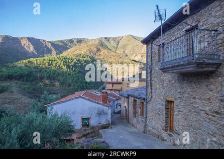 La Huetre, bellissimo paesino nella regione di Las Hurdes, Caceres, Estremadura, Spagna Foto Stock