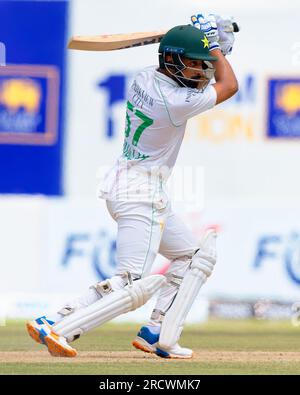 Galle, Sri Lanka. 17 luglio 2023. Il pakistano Abdullah Shafique gioca una partita di cricket durante il secondo giorno della prima partita di test tra Sri Lanka e Pakistan al Galle International Cricket Stadium di Galle il 17 luglio 2023. Viraj Kothalwala/Alamy Live News Foto Stock