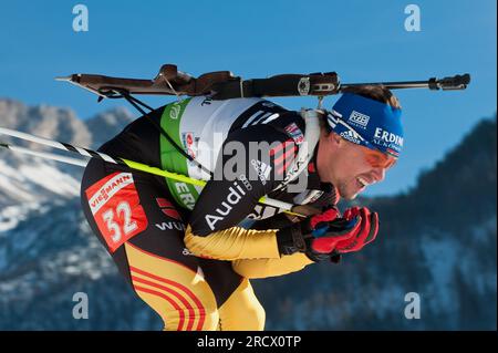 Michael GREIS Aktion Biathlon 10 KM Sprint der Herren AM 9.12.2011 Foto Stock