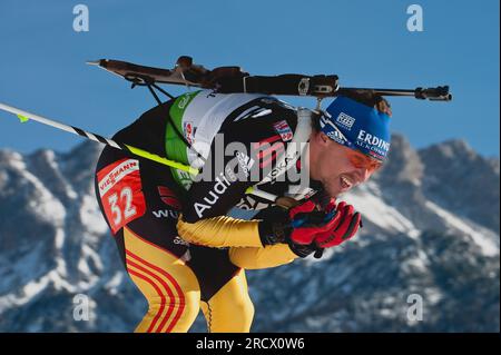 Michael GREIS Aktion Biathlon 10 KM Sprint der Herren AM 9.12.2011 Foto Stock