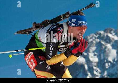 Michael GREIS Aktion Biathlon 10 KM Sprint der Herren AM 9.12.2011 Foto Stock