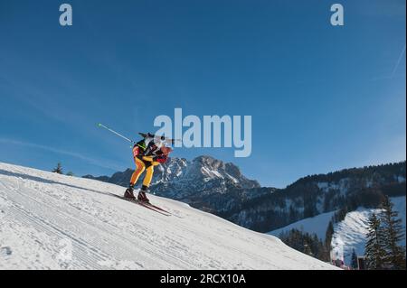 Michael GREIS Aktion Biathlon 10 KM Sprint der Herren AM 9.12.2011 Foto Stock