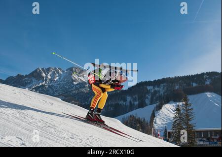 Michael GREIS Aktion Biathlon 10 KM Sprint der Herren AM 9.12.2011 Foto Stock