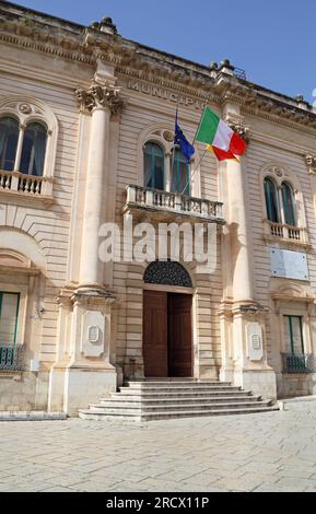 Municipio, Scicli, sede della stazione di polizia di Vigata nella famosa serie di detective di Montalbano, Sicilia, Italia Foto Stock