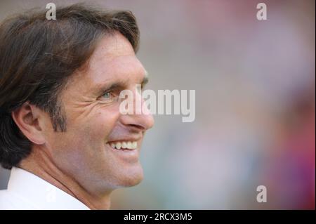 Bruno Labbadia Trainer VFB Stuttgart Fußball Bundesliga VFB Stuttgart - Bayer 04 Leverkusen 0:1 am 20.8.2011 Foto Stock