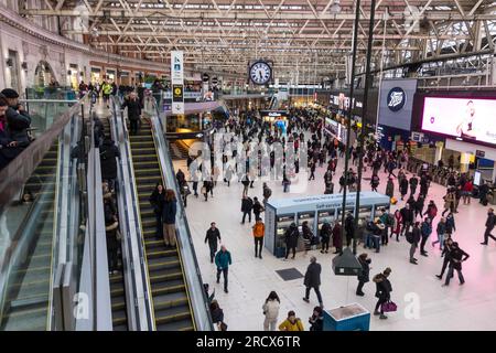 London Waterloo Railway Staition Concourse, Regno Unito Foto Stock