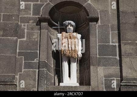 Statua di San Giovanni Battista in Piazza Ribeira, Porto, Portogallo. Foto Stock