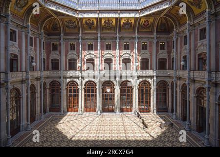 Porto, Portogallo - 25 agosto 2020: Cortile delle Nazioni presso il Palazzo della Borsa di Porto, Portogallo. Foto Stock