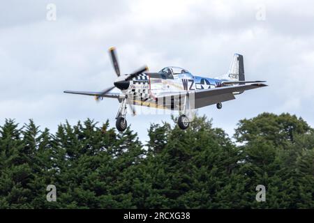 P-51D Mustang "Frances del" in arrivo alla RAF Fairford all'esibizione al Royal International Air Tattoo 2023. Foto Stock