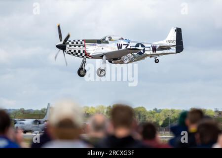 P-51D Mustang "Frances del" in arrivo alla RAF Fairford all'esibizione al Royal International Air Tattoo 2023. Foto Stock