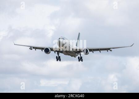 Royal Saudi Air Force - Airbus A330 Multi Role Tanker Transport (MRTT) in arrivo alla RAF Fairford al Royal International Air Tattoo 2023. Foto Stock