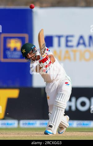 Galle, Sri Lanka. 17 luglio 2023. Il pakistano Agha Salman gioca una partita di cricket durante il secondo giorno della prima partita di test cricket tra Sri Lanka e Pakistan al Galle International Cricket Stadium di Galle il 17 luglio 2023. Viraj Kothalwala/Alamy Live News Foto Stock