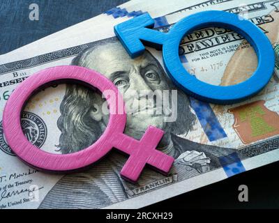 Dollari, simboli maschili e femminili come concetto di divario retributivo di genere. Foto Stock