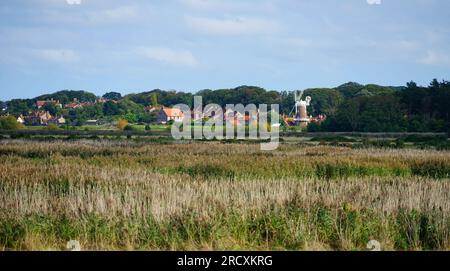 Vista da Blakeney attraverso le paludi fino a Cley Foto Stock