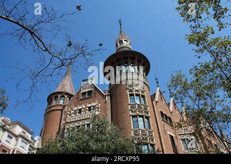 Punto di riferimento a Barcellona, Spagna. Casa de les Punxes - palazzo nel quartiere Eixample. Foto Stock