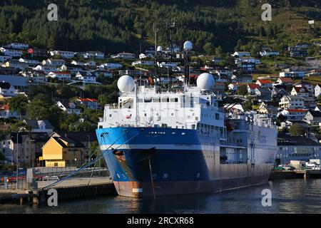 MALOY, NORVEGIA - 25 LUGLIO 2020: Nave per la posa di cavi Oceanic Phoenix convertita in nave di ricerca ormeggiata nel porto di Maloy in Norvegia. Foto Stock