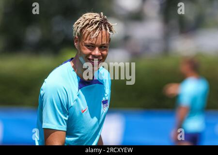 Zell am SEE, Austria. 17 luglio 2023. Calcio: 2° Bundesliga, Hertha BSC training camp, Hertha's Joel da Silva Kiala ride ridendo sfacciatamente. Crediti: Tim Rehbein/dpa/Alamy Live News Foto Stock