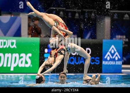 Fukuoka, Giappone. 17 luglio 2023. Gli atleti della squadra giapponese gareggiano nella finale di routine Acrobatica durante il 20° Campionato Mondiale di Aquatics presso la Marine Messe Hall A di Fukuoka (Giappone), il 17 luglio 2023. Crediti: Insidefoto di andrea staccioli/Alamy Live News Foto Stock