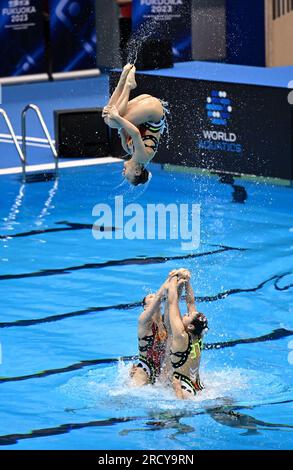 Fukuoka, Giappone. 17 luglio 2023. Il Team Japan si esibisce durante la finale acrobatica a squadre miste di nuoto artistico ai Campionati mondiali di nuoto 2023 a Fukuoka, in Giappone, il 17 luglio 2023. Crediti: Xia Yifang/Xinhua/Alamy Live News Foto Stock