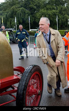 Duncan Pittaway proprietario / autista della Fiat S76 1911, 'la Bestia di Torino', al Festival della velocità, Goodwood, 14 luglio 2023, (foto: Michael Cole) Foto Stock