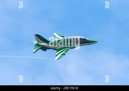 Royal Saudi Air Force Falcons esibisce l'aereo BAe Hawk al Royal International Air Tattoo, RIAT, Airshow, RAF Fairford, Gloucestershire, REGNO UNITO Foto Stock