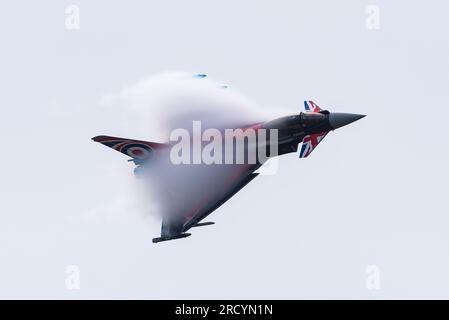 Royal Air Force Eurofighter Typhoon FGR.4 aereo a reazione in esposizione presso Royal International Air Tattoo, RIAT, Airshow, RAF Fairford, Gloucestershire, REGNO UNITO Foto Stock