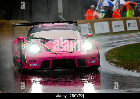 2023 Porsche 911 RSR-19 guidata da Rachel Frey, (Iron Dames), al Festival of Speed, Goodwood, 14 luglio 2023, (foto: Michael Cole) Foto Stock