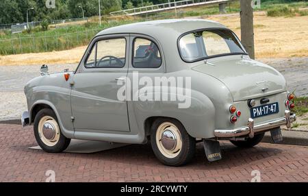 Lelystad, Paesi Bassi, 18.06.2023, retro car Austin A35 dal 1957 al National Oldtimer Day Foto Stock