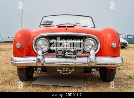 Lelystad, Paesi Bassi, 18.06.2023, Vista frontale della classica auto sportiva di lusso Nash-Healey Roadster dal 1953 al National Oldtimer Day Foto Stock