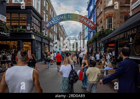 Carnaby Street Londra, Carnaby St London. Via pedonale dello shopping e della moda nel quartiere Soho nel centro di Londra. Foto Stock