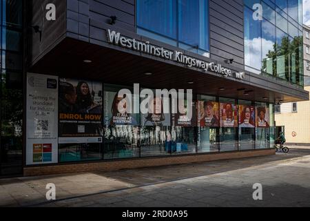 Westminster Kingsway College al 211 di Gray's Inn Road, Kings Cross, Londra. Uno dei più grandi college di istruzione superiore di Londra, fondato nel 2000. Foto Stock