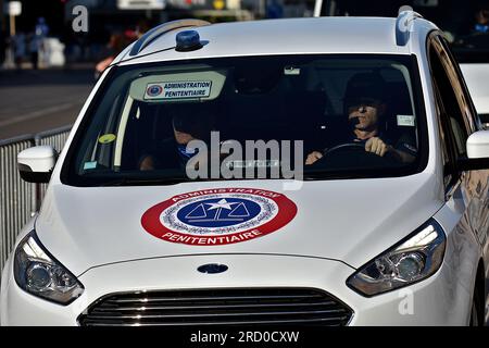 Marsiglia, Francia. 14 luglio 2023. Un veicolo della parata dell'amministrazione penitenziaria presso il Porto Vecchio di Marsiglia durante la parata militare della giornata Nazionale. Parata militare motorizzata sul Porto Vecchio di Marsiglia in occasione della cerimonia militare della giornata Nazionale. (Immagine di credito: © Gerard bottino/SOPA Images via ZUMA Press Wire) SOLO USO EDITORIALE! Non per USO commerciale! Foto Stock