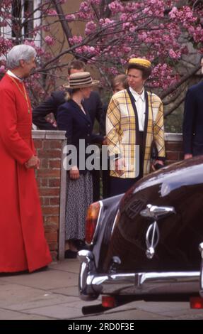 Principessa Anna, la principessa reale con la figlia Zara Phillips e il fratello il principe di Galles il giorno di Pasqua 16 aprile 1995. Foto dell'archivio Henshaw Foto Stock