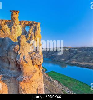 finestra a muro nella sezione delle bianche scogliere del selvaggio e panoramico fiume missouri vicino a virgelle, montana Foto Stock