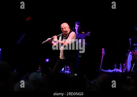 Ian Anderson und mit Seiner Band Jethro Tull Live Open Air im Hof der Landskron Brauerei. Görlitz,16.07.2023 Foto Stock