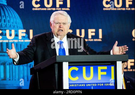 Arlington, Virginia, USA. 17 luglio 2023. Il pastore JOHN HAGEE, fondatore e presidente del CUFI, parla alla conferenza Christians United for Israel (CUFI) al Crystal Gateway Marriott di Arlington, Virginia. (Immagine di credito: © Michael Brochstein/ZUMA Press Wire) SOLO USO EDITORIALE! Non per USO commerciale! Foto Stock